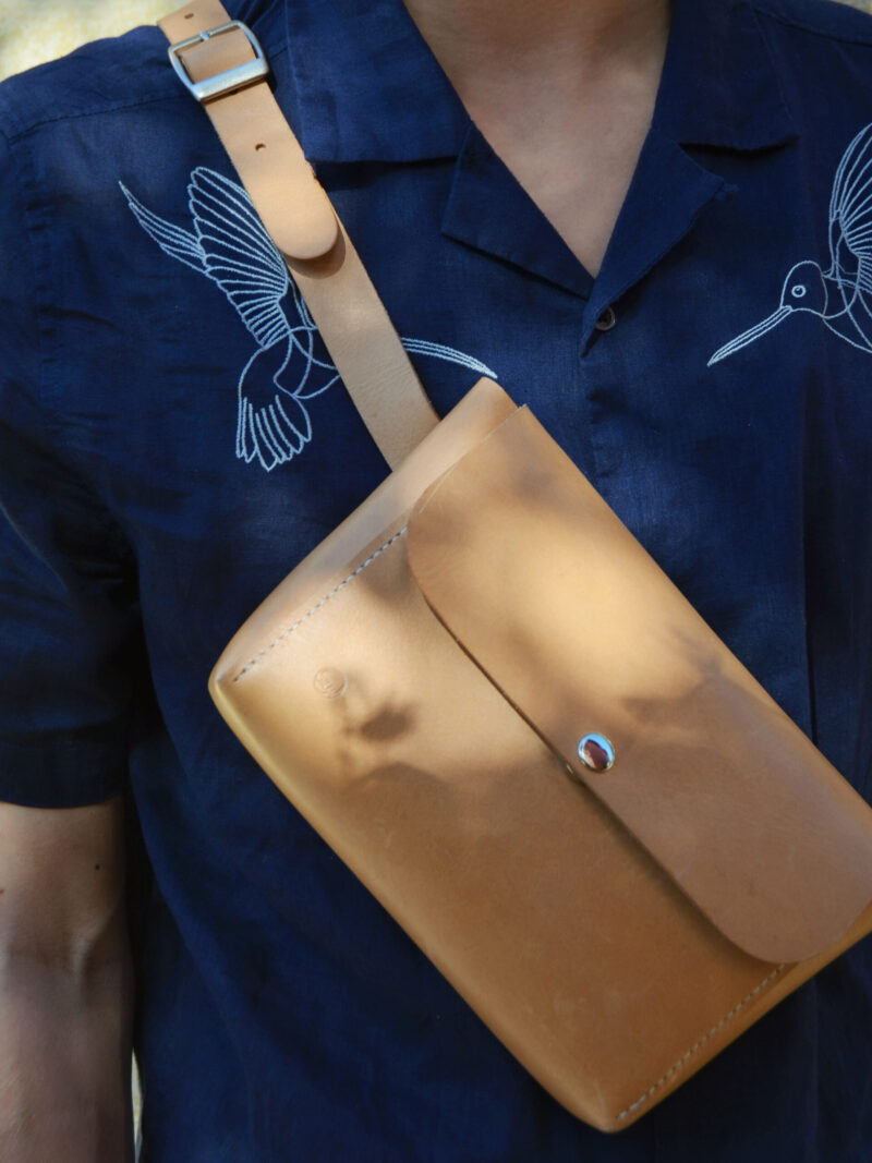 Bumbag Natur kernelæder med magnetlås