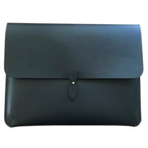 Macbook sleeve i sort lukket