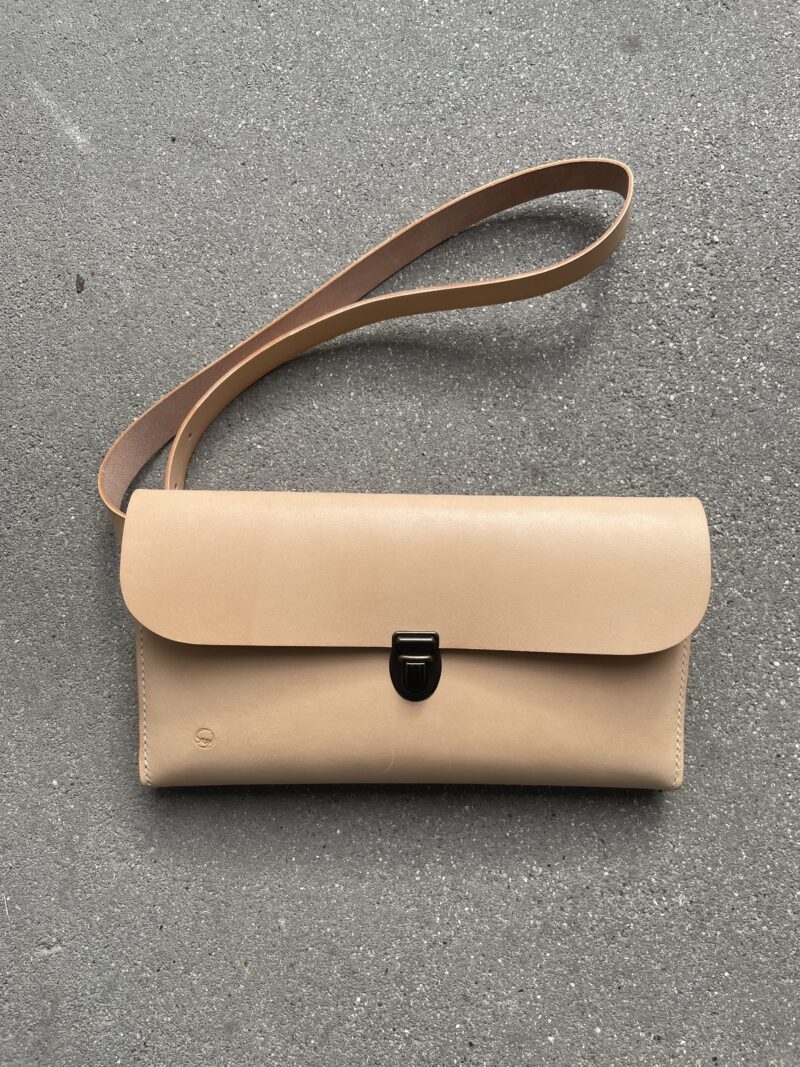 Bumbag - taske i naturligt kernelæder med kliklås